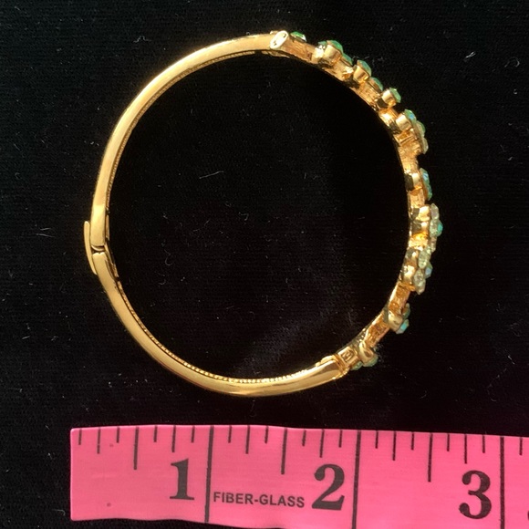 🆕🔥Swarovski Sparkly Green Crystals Gold Bracelet - Picture 4 of 4